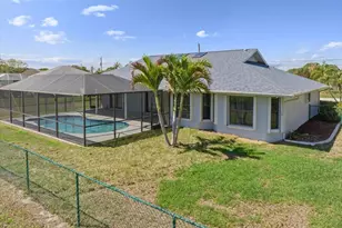 1902 SE Gaskins Cir, Port Saint Lucie, FL 34952 - Photo 16