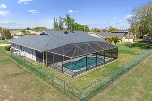 1902 SE Gaskins Cir, Port Saint Lucie, FL 34952 - Photo 4