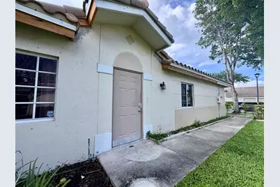 4989 SW 32nd Terrace, Dania Beach, FL 33312 - Photo 2