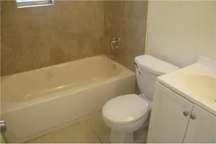 73 NE 7th Ct, Deerfield Beach, FL 33441 - Photo 10