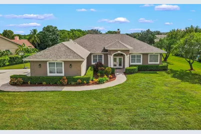 15705 Meadow Wood Drive, Wellington, FL 33414 - Photo 2