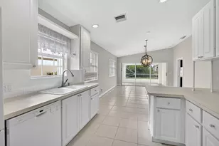 8093 Montserrat Pl, Wellington, FL 33414 - Photo 12