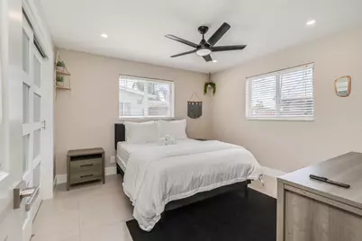 300 SE 8th Court, Pompano Beach, FL 33060 - Photo 18
