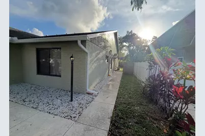 9083 W Highland Pines Drive #9083, Palm Beach Gardens, FL 33418 - Photo 2