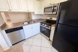 2737 S Oakland Forest Dr, Oakland Park, FL 33309 - Photo 2