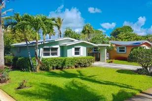 262 SE Monterey Ave, Stuart, FL 34996 - Photo 1