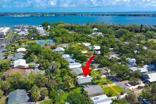 262 SE Monterey Ave, Stuart, FL 34996 - Photo 8