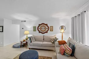 9810 Pineapple Tree Dr, Boynton Beach, FL 33436 - Photo 8