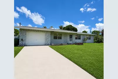 717 SE Alamanda Circle, Stuart, FL 34996 - Photo 2