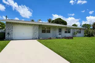 717 SE Alamanda Cir, Stuart, FL 34996 - Photo 2