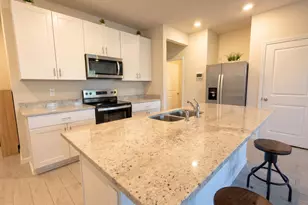 5784 SE Edgewater Cir, Stuart, FL 34997 - Photo 4