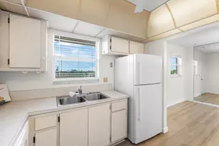 725 Lori Dr, Palm Springs, FL 33461 - Photo 16