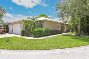 649 NE Bent Paddle Ln, Port Saint Lucie, FL 34983 - Photo 2