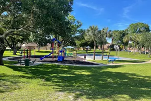 713 7th Ct, Palm Beach Gardens, FL 33410 - Photo 2