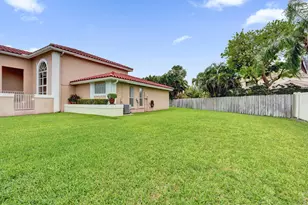 15620 Canterbury Ct, Davie, FL 33331 - Photo 4