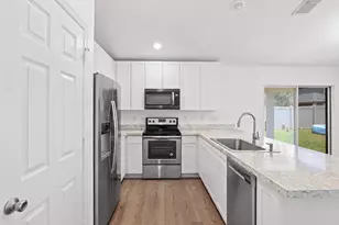 5870 NW Pine Trail Cir, Port Saint Lucie, FL 34983 - Photo 16