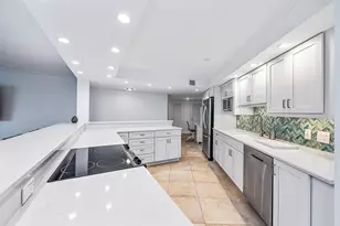 5420 N Ocean Dr, Singer Island, FL 33404 - Photo 10