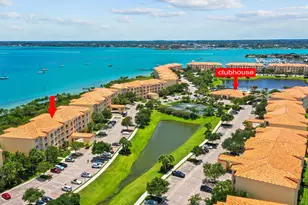 25 Harbour Isle Dr W, Fort Pierce, FL 34949 - Photo 1