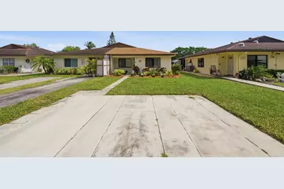 10222 Pine Drive, Boynton Beach, FL 33437 - Photo 2