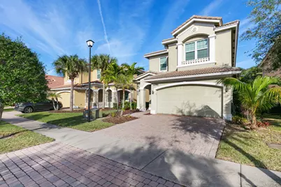 1086 NW Leonardo Circle, Port Saint Lucie, FL 34986 - Photo 2
