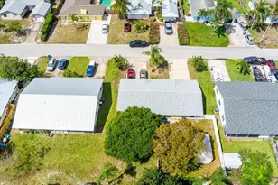 8997 SE Sandy Ln, Hobe Sound, FL 33455 - Photo 4