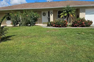 967 SE Breakwater Ave, Port Saint Lucie, FL 34983 - Photo 2