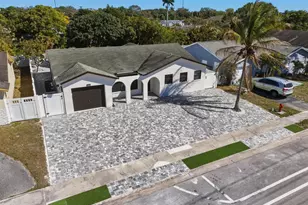 22390 SW 66th Ave, Boca Raton, FL 33428 - Photo 4
