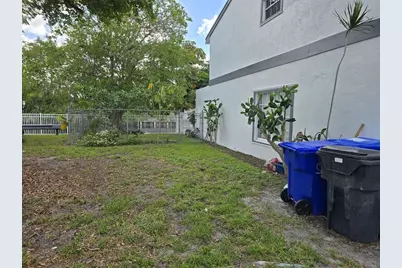 7900 SW 7th Place, North Lauderdale, FL 33068 - Photo 16