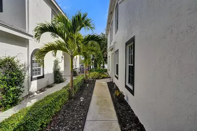 10694 Pelican Drive, Wellington, FL 33414 - Photo 2