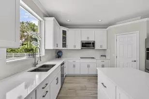15703 Cypress Park Dr, Wellington, FL 33414 - Photo 14