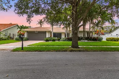 1083 NW 97th Avenue, Plantation, FL 33322 - Photo 2