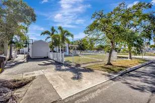 736 Rockland Dr, West Palm Beach, FL 33405 - Photo 6