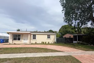 541 N 68th Way, Hollywood, FL 33024 - Photo 2