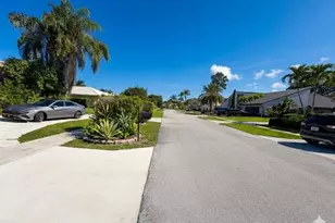 2554 SW 23rd Cranbrook Dr, Boynton Beach, FL 33436 - Photo 16
