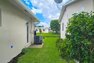 7180 NW 10th Ct, Margate, FL 33063 - Photo 8