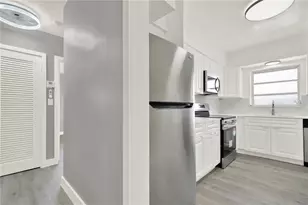 2864 NE 32nd St, Fort Lauderdale, FL 33306 - Photo 10