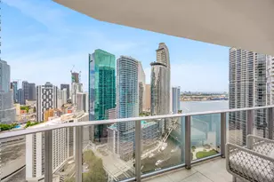77 SE 5th St, Miami, FL 33131 - Photo 12