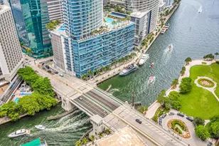77 SE 5th St, Miami, FL 33131 - Photo 4