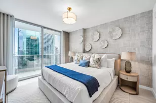 77 SE 5th St, Miami, FL 33131 - Photo 22