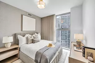 77 SE 5th St, Miami, FL 33131 - Photo 12
