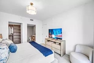 77 SE 5th St, Miami, FL 33131 - Photo 14
