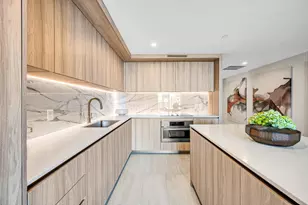 77 SE 5th St, Miami, FL 33131 - Photo 22
