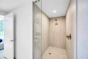77 SE 5th St, Miami, FL 33131 - Photo 18