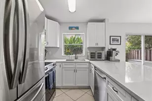 10870 NW 12th Dr, Plantation, FL 33322 - Photo 4