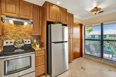 2105 SW 17th Circle, Deerfield Beach, FL 33442 - Photo 10