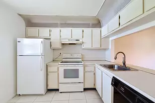1065 NW 106th Terrace, Pembroke Pines, FL 33026 - Photo 10
