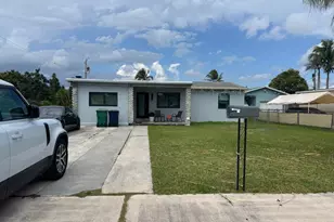 1561 NE 14th St, Homestead, FL 33033 - Photo 2