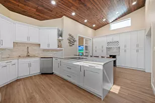 245 Avalon Ave, Lauderdale by the Sea, FL 33308 - Photo 18
