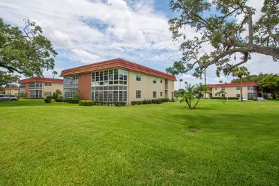 61 Woodland Drive #106, Vero Beach, FL 32962 - Photo 1