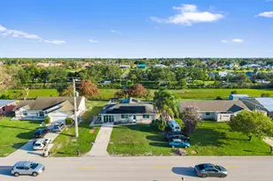 386 SE Oakridge Dr, Port Saint Lucie, FL 34984 - Photo 2